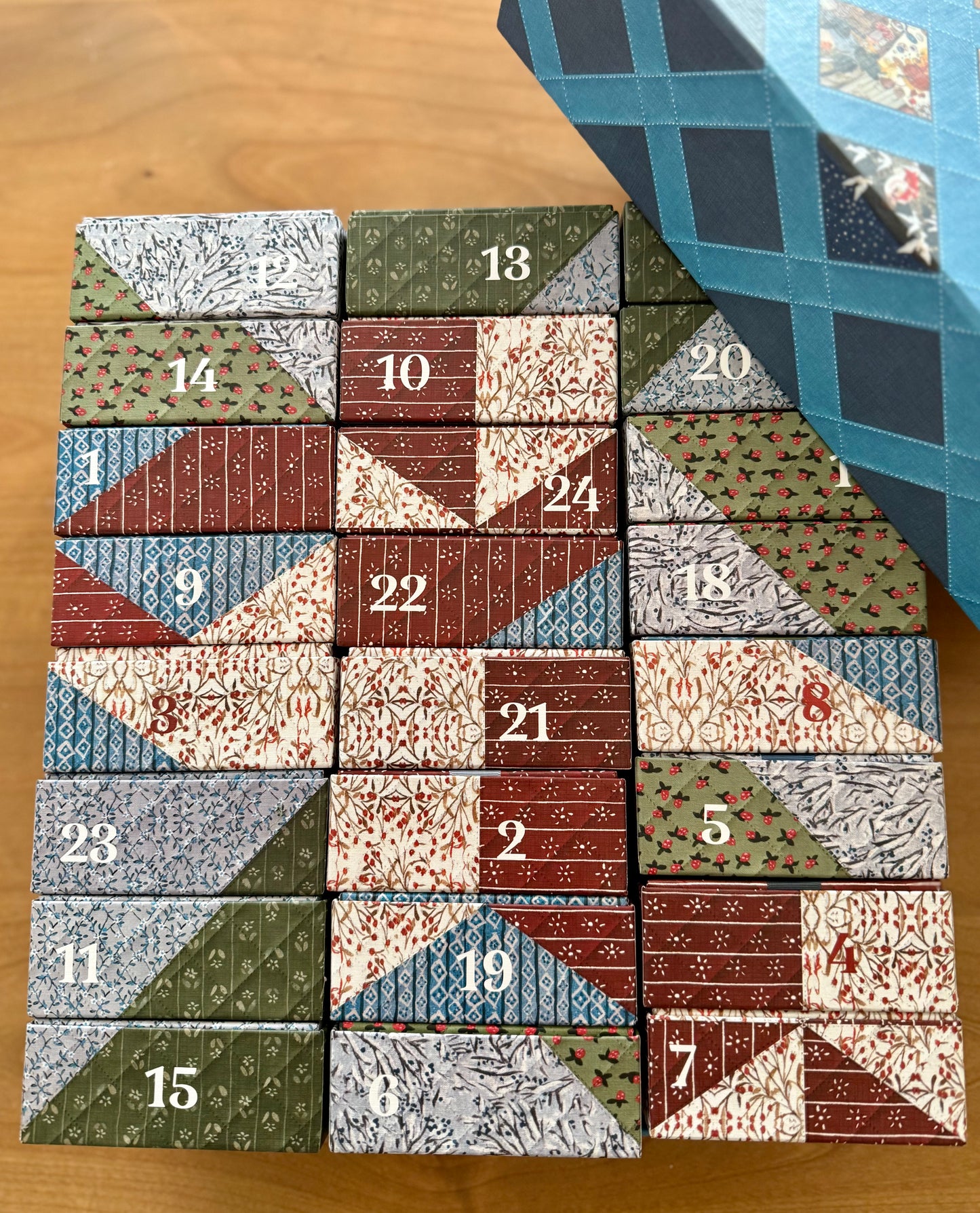 Advent Calendar -Set of 24 Mini 100 piece puzzles